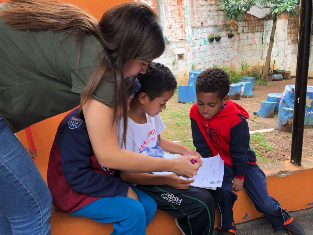 Débora Pontalti aponta que o território educativo é onde a educação ambiental se sedimenta.