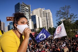 Rozana Barroso em manifestação secundarista
