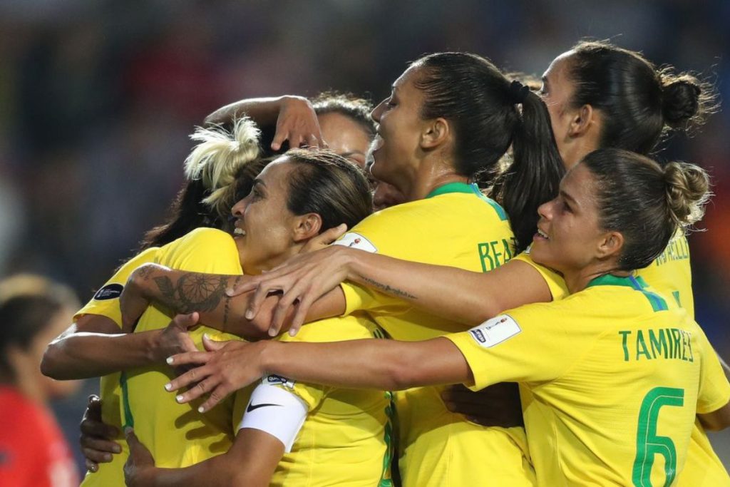 Selecção nacional feminina faz história e vai ao Mundial de futebol, Futebol feminino