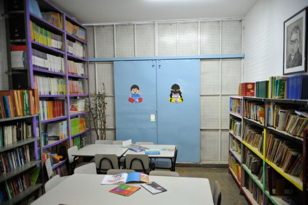 Bibliotecas comunitárias já podem se inscrever no Prêmio Pontos de Leitura 2023, que vai premiar 300 espaços literários comunitários urbanos e rurais que desenvolvam atividades de promoção da leitura no Brasil.