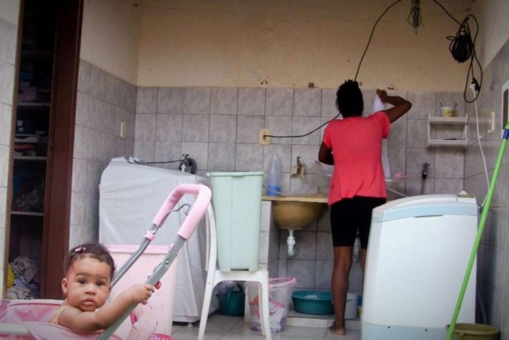 Como a Política Nacional de Cuidados pode reduzir a desigualdade de gênero no Brasil
