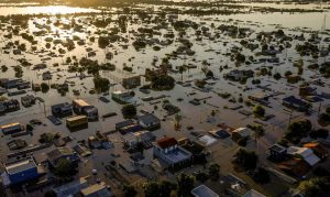 Casas submersas em Porto Alegre (RS)