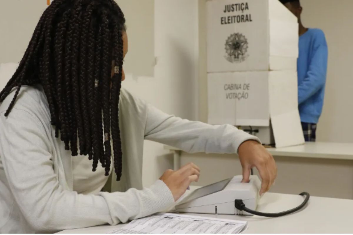 Em 2024, candidaturas negras às eleições ainda enfrentam racismo, falta de financiamento e violência política