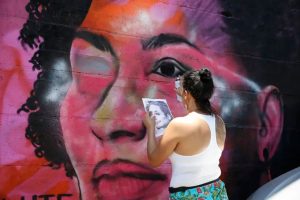 Grafite mural pintado pela artista Panmela Castro