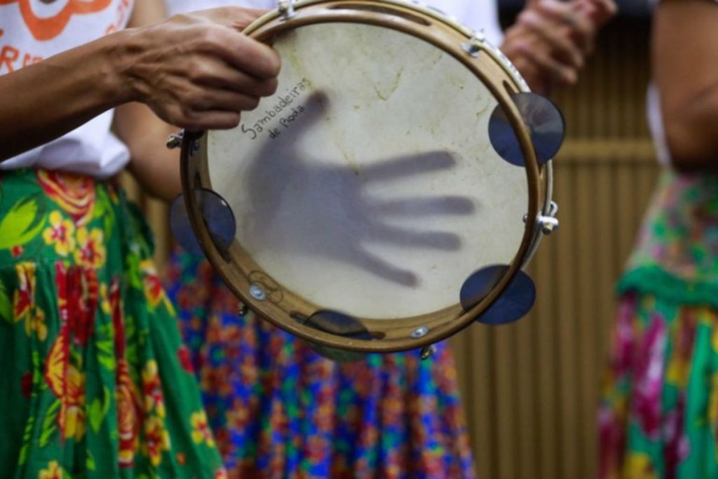 Pandeiro, cuíca, surdo instrumentos musicais do samba são reconhecidos como manifestação cultural 