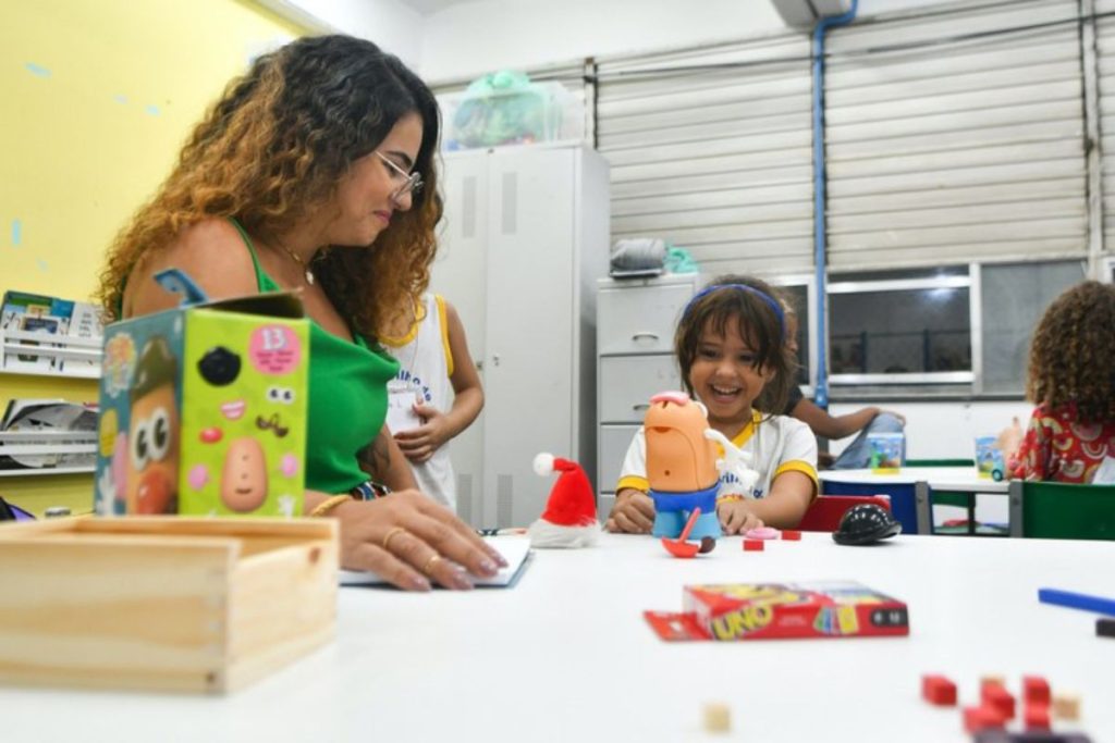 Política Nacional de Cuidados é regulamentada e avança para campo das políticas públicas