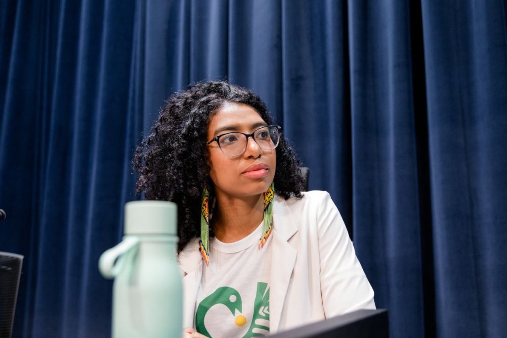 Ativista Amanda Costa participa do Seminário Mudanças Climáticas e Juventudes