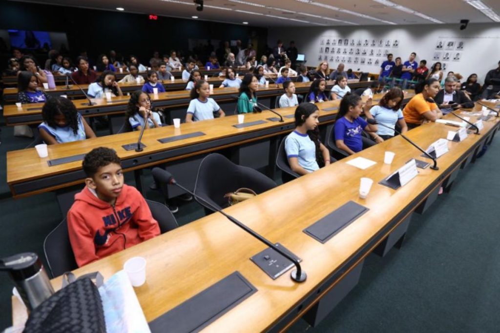 COP30 Crianças e adolescentes cobram participação nas discussões sobre crise climática