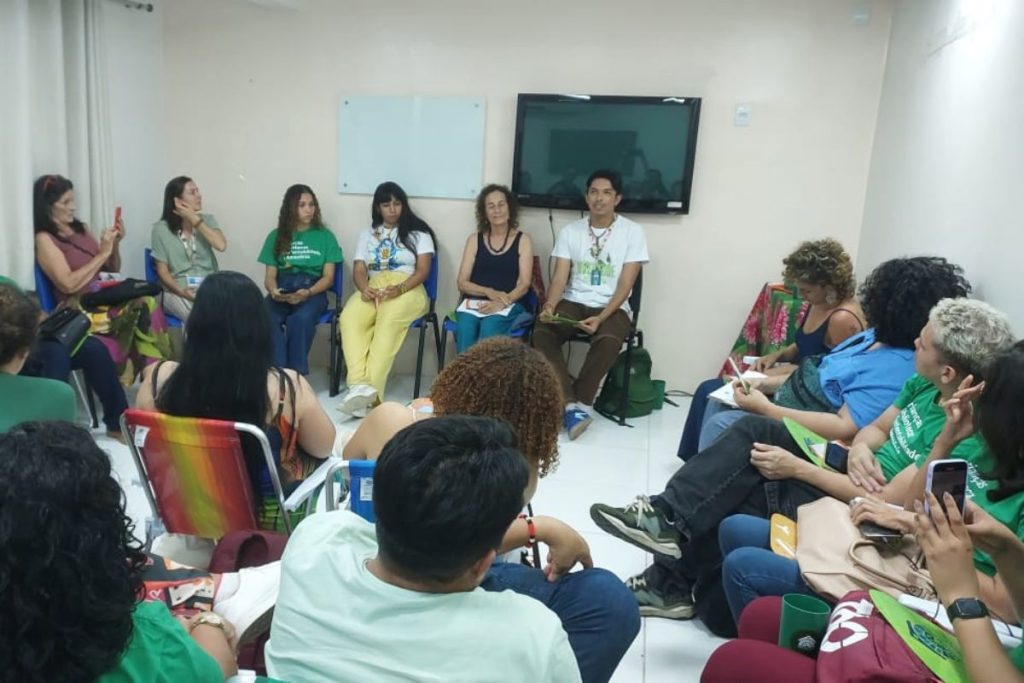 Roda de conversa na Casa das ONGs debate como apoiar infâncias e juventudes no enfrentamento da crise climática