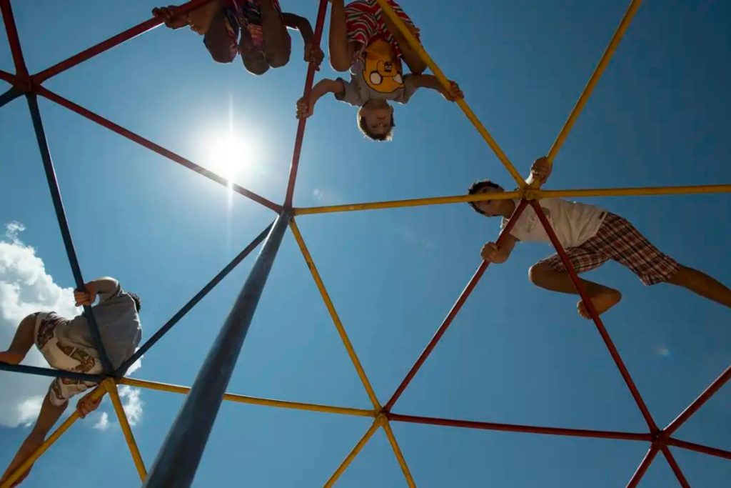 Novo PNE e Territórios Educativos conexões para além dos muros da escola