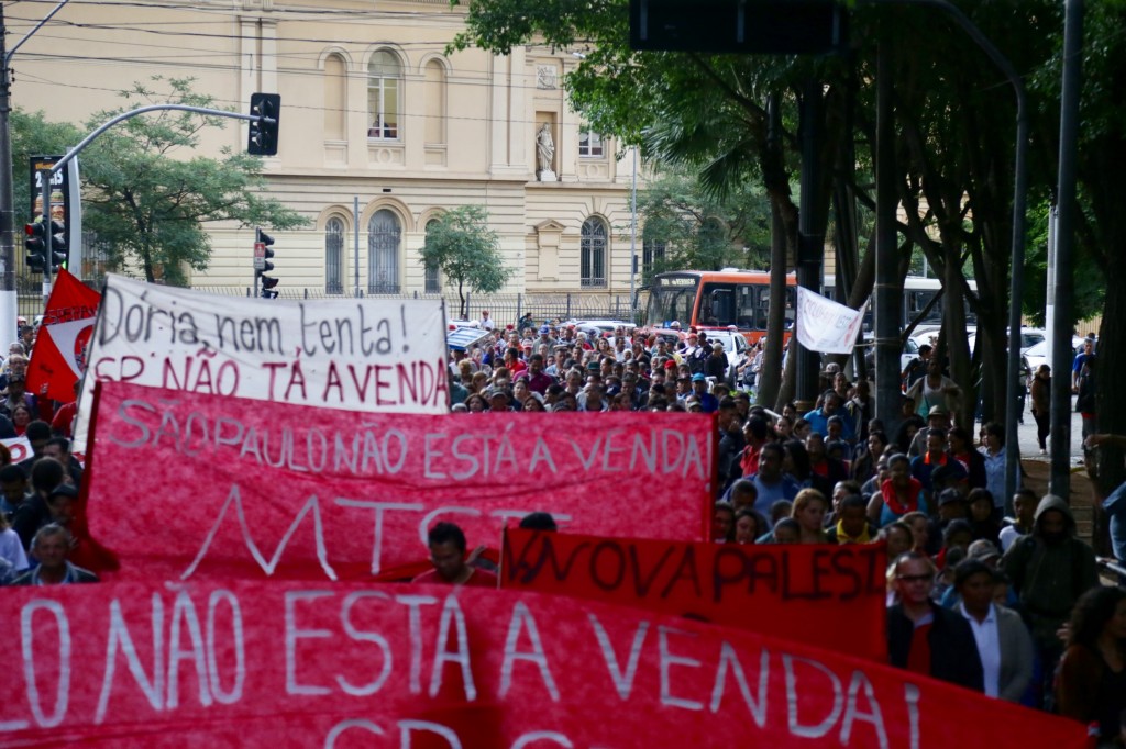Manifestação no centro em direção a Câmara Municipal de Vereadoes, contra o projeto de privatização em São Paulo. 