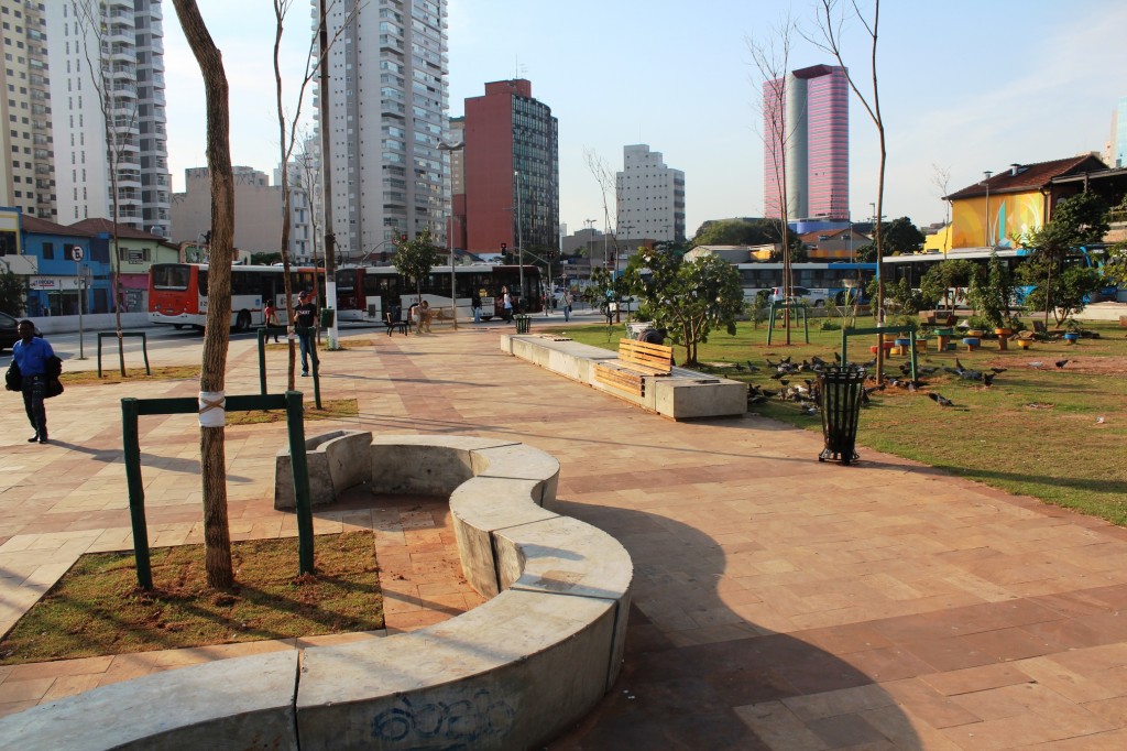Prefeitura removeu o parquinho do Largo da Batata no início do mês e ainda não substituiu os equipamentos