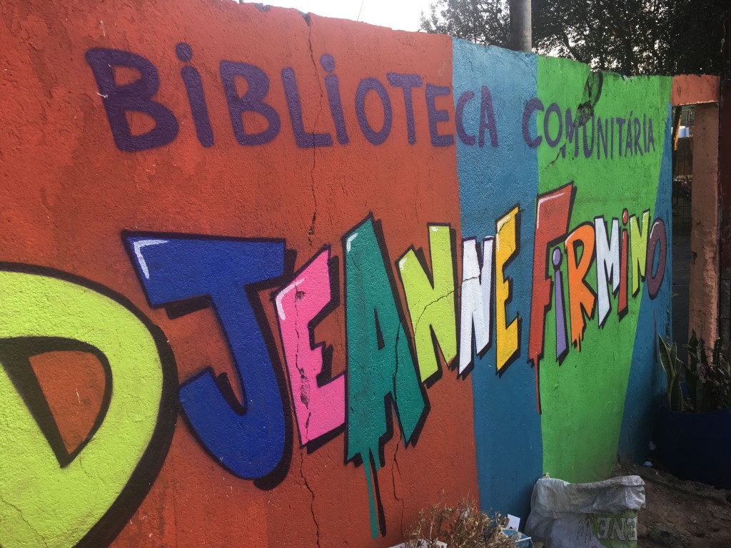 muro colorido da biblioteca djeanne firmino
