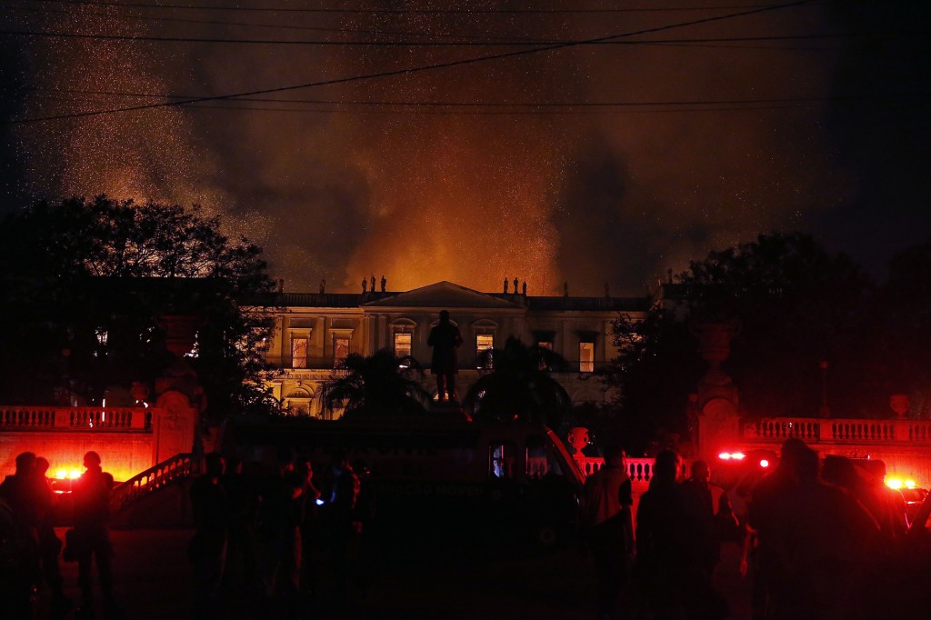 incêndio consome museu nacional