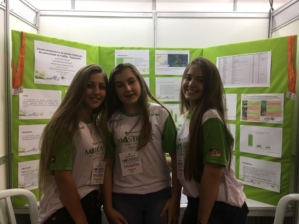 garotas do projeto de mapeamento botânico na mostratec 2018
