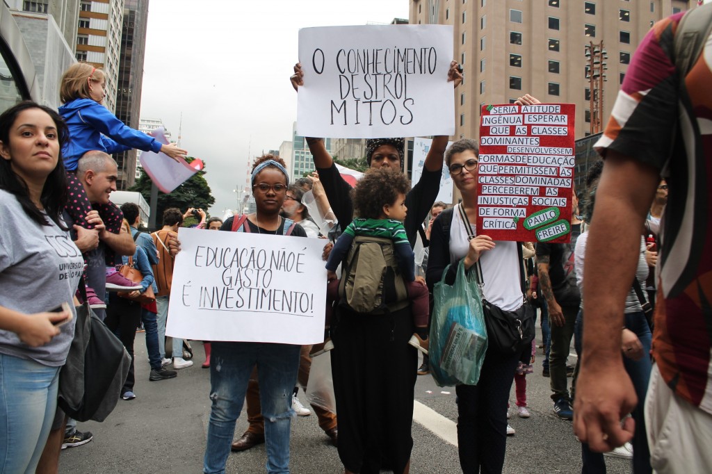 Conheça 10 brasileiros que foram às manifestações em defesa da educação ...